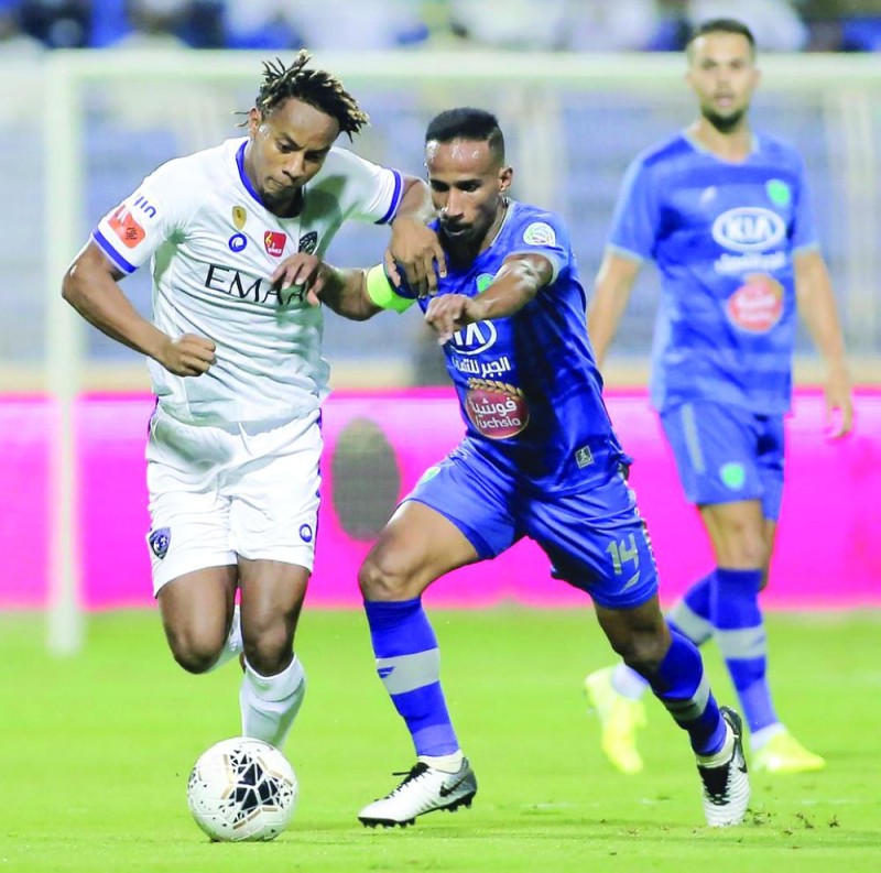 الفتح يتعملق .. والهلال يلحق