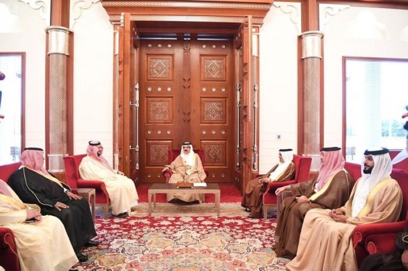 ملك البحرين يستقبل الأمير تركي بن محمد بن فهد