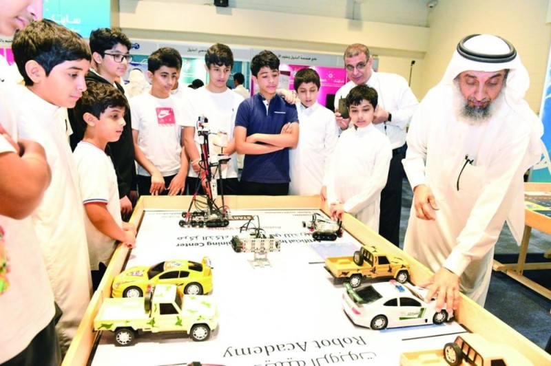 تجربة سعودية.. «روبوت» يخدم ذوي الإعاقة