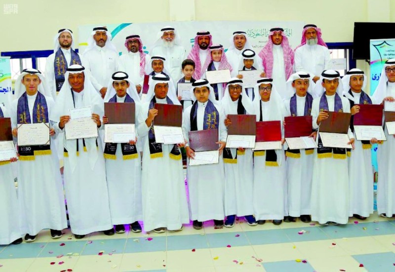 250 مشاركا في البرنامج القرائي بتعليم مكة