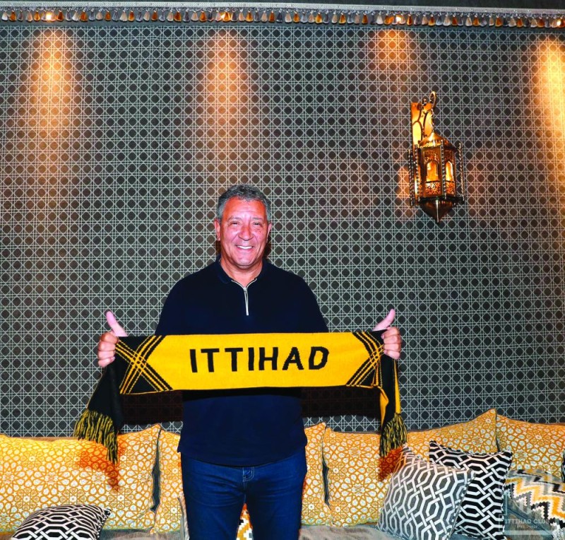 الهولندي كات مدربا للاتحاد