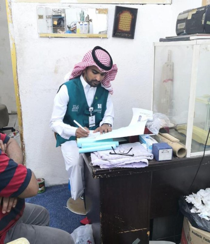 ضبط عمالة مخالفة تصنع مشغولات الذهب في القنفذة
