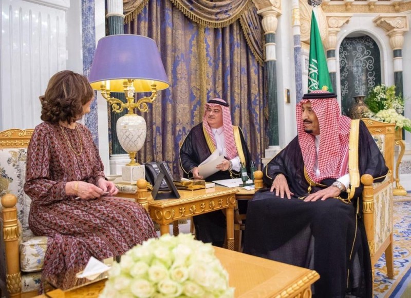 خادم الحرمين يستقبل مديرة الاستخبارات الأمريكية