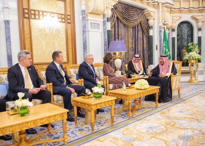 خادم الحرمين يستقبل مديرة الاستخبارات الأمريكية
