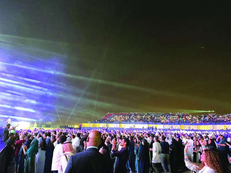 عمرو دياب يطرب 20 ألفا على مسرح «فنان العرب»