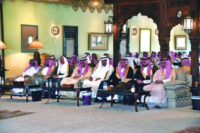 الأمير محمد بن فهد يقيم مأدبة غداء