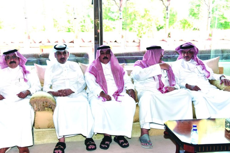الأمير محمد بن فهد يقيم مأدبة غداء