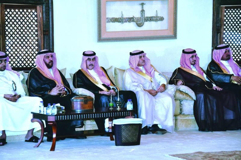 الأمير محمد بن فهد يقيم مأدبة غداء