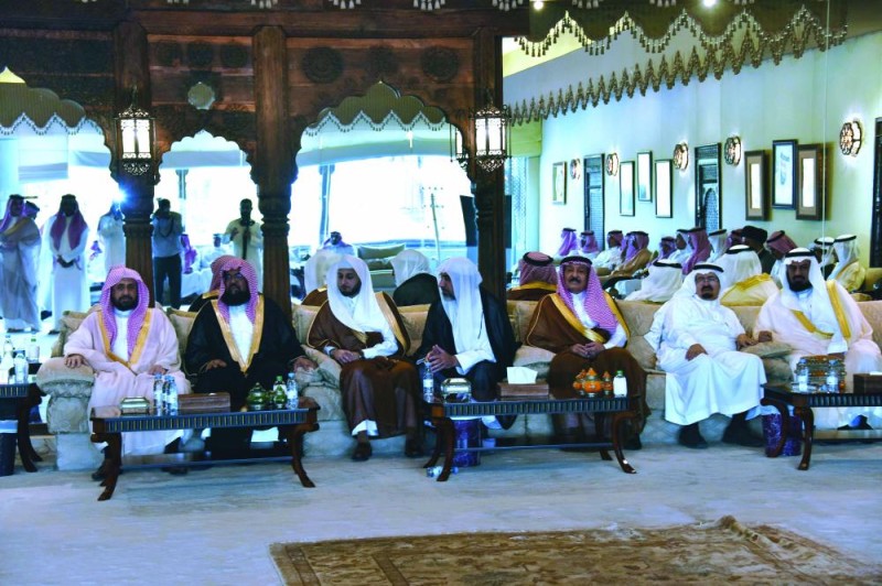 الأمير محمد بن فهد يقيم مأدبة غداء