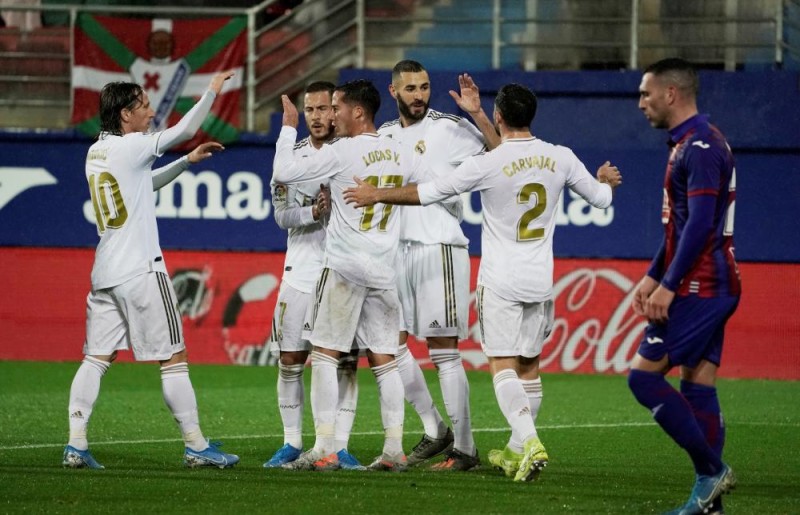 «الريال» يكتسح «إيبار» ويتصدر الدوري الإسباني