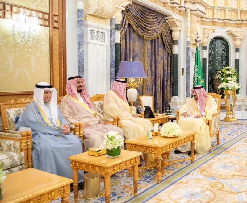 خادم الحرمين يتسلم رسالة من أمير الكويت