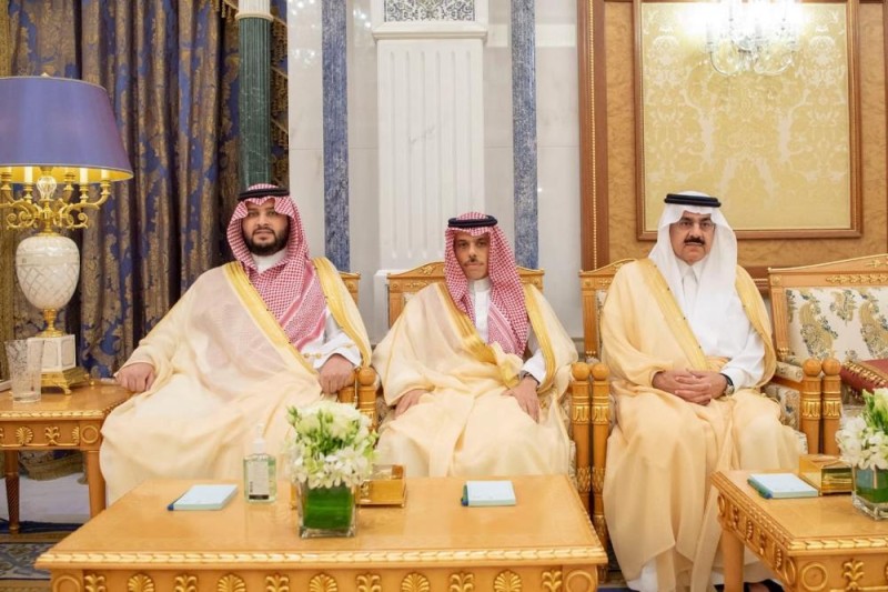 خادم الحرمين يتسلم رسالة من أمير الكويت