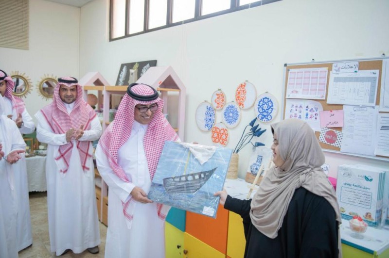 محافظ الجبيل يزور «إرادة» ويطلع على برامجها التأهيلية