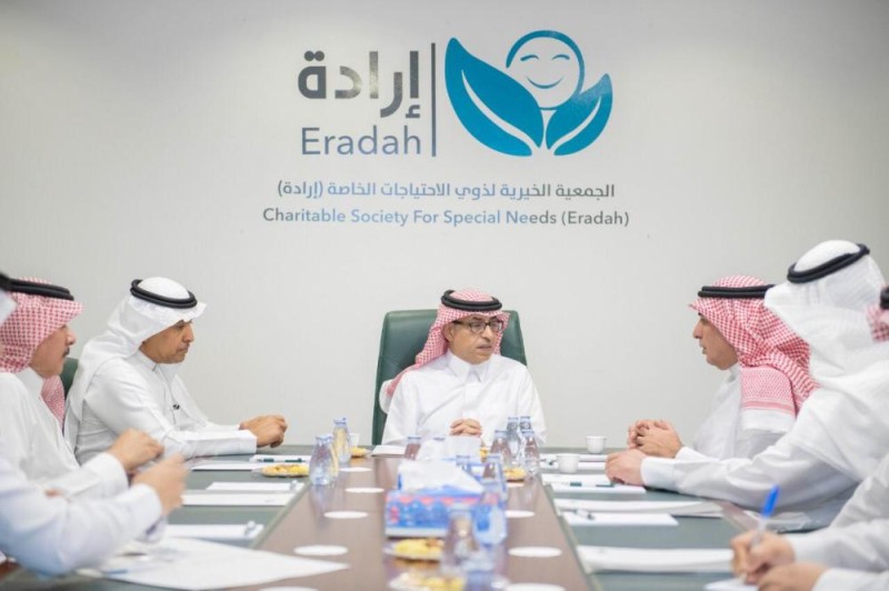 محافظ الجبيل يزور «إرادة» ويطلع على برامجها التأهيلية