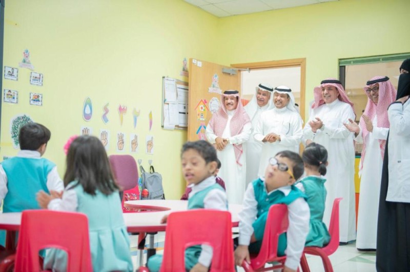 محافظ الجبيل يزور «إرادة» ويطلع على برامجها التأهيلية