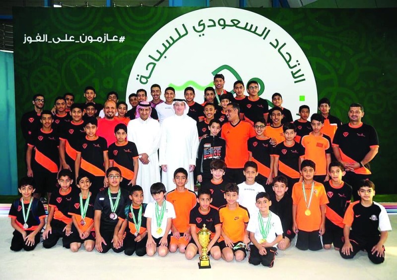 «قروش الصفا» تسيطر على مسابح الدمام والأحساء