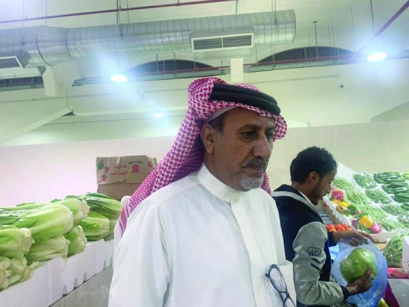 «العمل»: سعودة الأسواق المركزية للخضار والفواكه قيد الدراسة