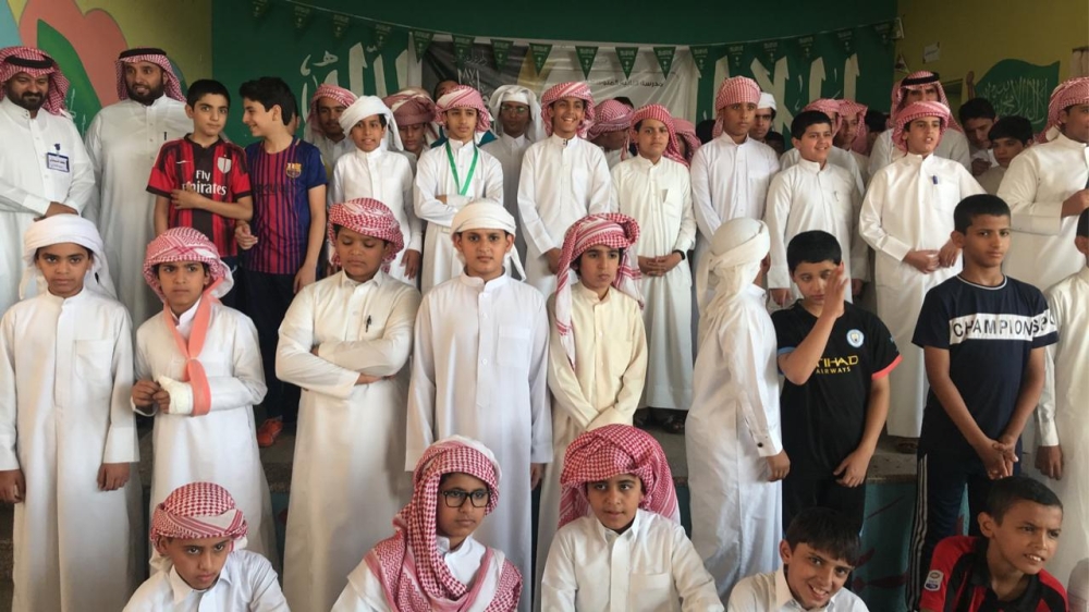 متوسطة النابية تحتفي بطلابها