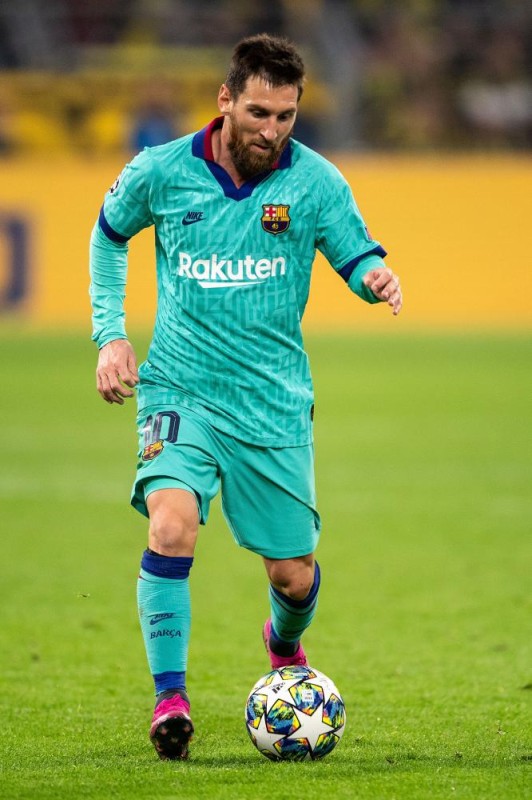 برشلونة يتفاوض مع ميسي لتجديد عقده