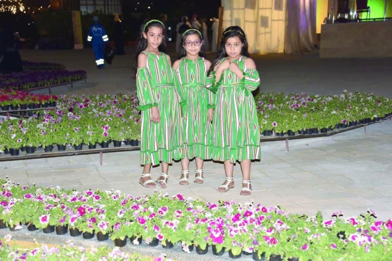 60 ألفا ينثرون الورود في العوامية