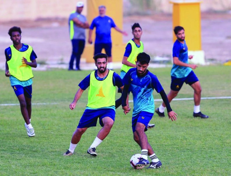 الخليج والطائي..مواجهة متكافئة
