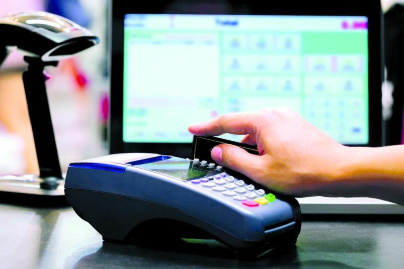 البنوك السعودية لـ«اليوم»: 70 % انخفاضا في التعامل بـ«الكاش» بنهاية 2030