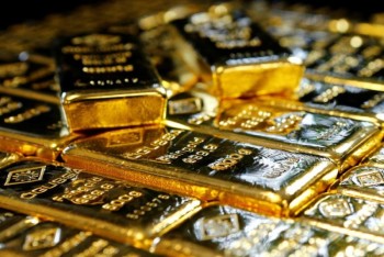 الذهب يتراجع بنسبة 0.49%