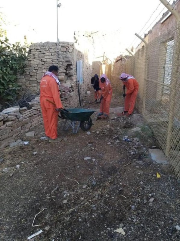 رفع أنقاض مباني تراثية بالجوف