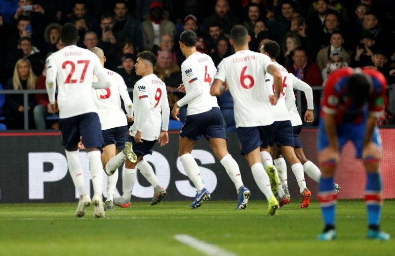 ليفربول يعزز صدارته بثنائية في بالاس