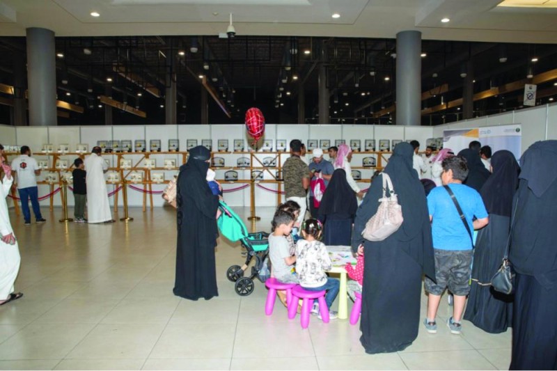 90 طائرا تجذب زوار المعرض السنوي