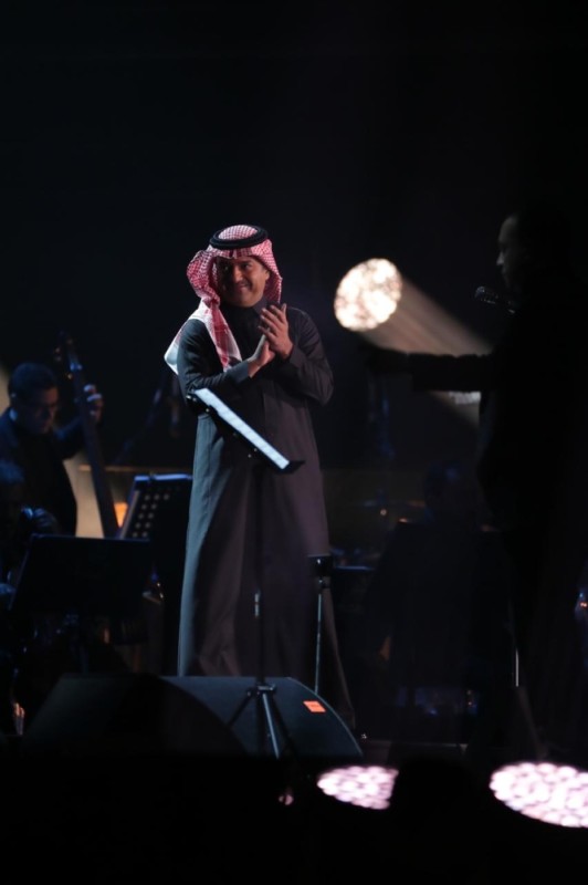 ‫في ليلة شتوية.. راشد يطرب الرياض 300 دقيقة