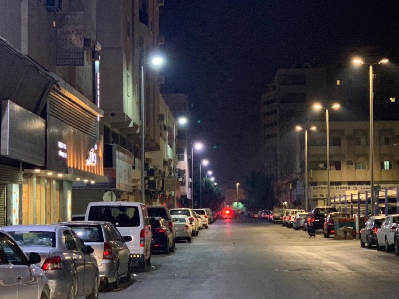 تركيب 276 عمود إنارة جديد في الخبر الشمالية