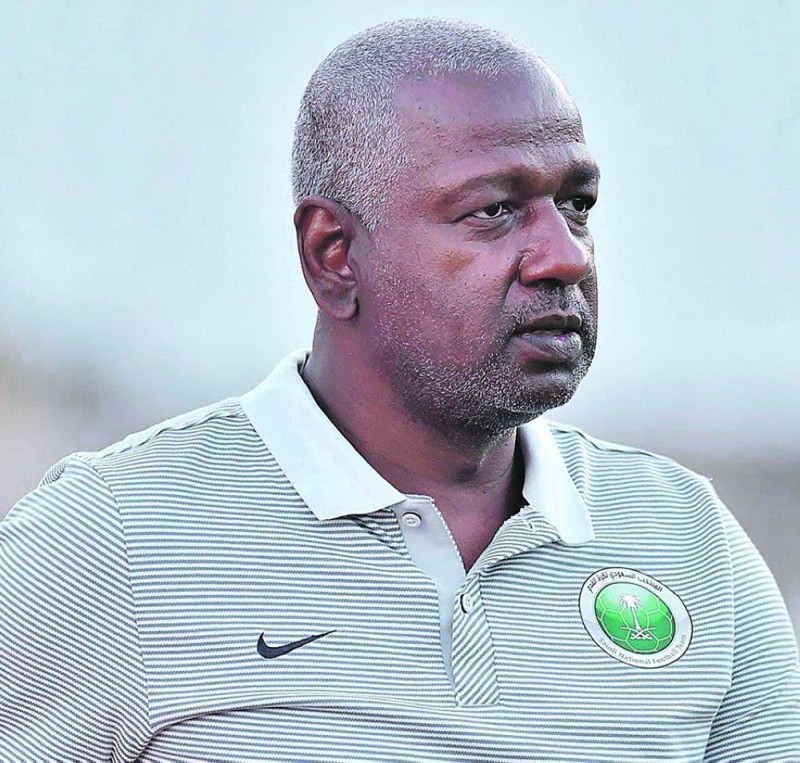 ماجد عبد الله يبارك للهلال على لقب آسيا