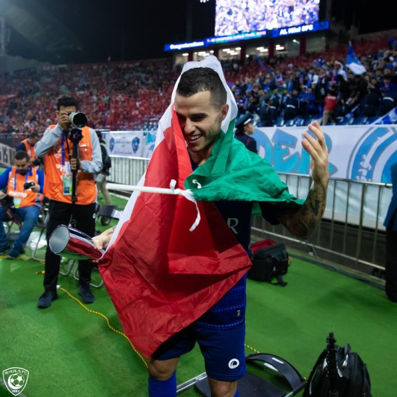الهلال.. يرسم الفرح