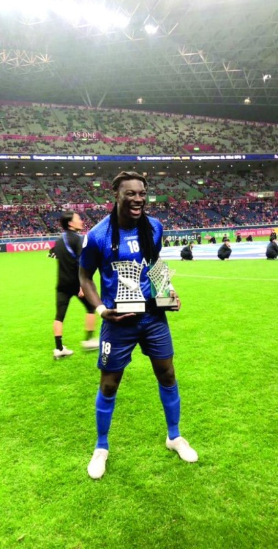 «الأسد» يتوج تألقه مع الهلال بثلاثة ألقاب