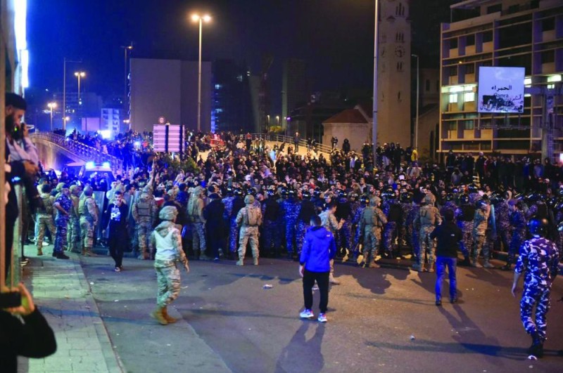 مؤيدو «حزب الله» يعتدون على متظاهري بيروت