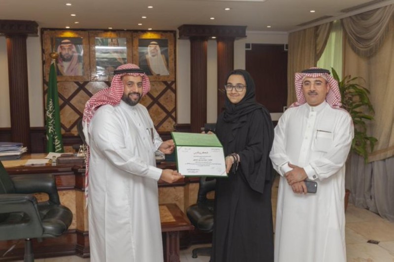 مدير تعليم الشرقية يكرم «أستاذة القراءة» 
