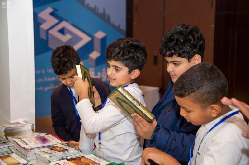 إقبال على إصدارات «الشؤون الإسلامية» بمعرض الكويت
