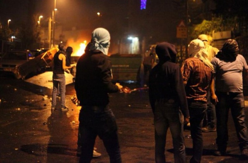 قوات الاحتلال تعتقل 4 فلسطينيين من الخليل