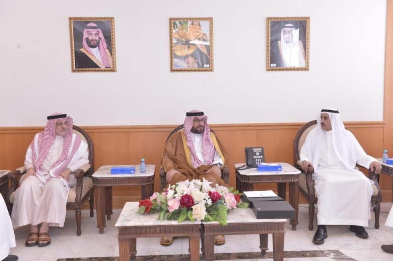 محافظ القطيف يطلع على مبادرات لجنة «كافل اليتيم»