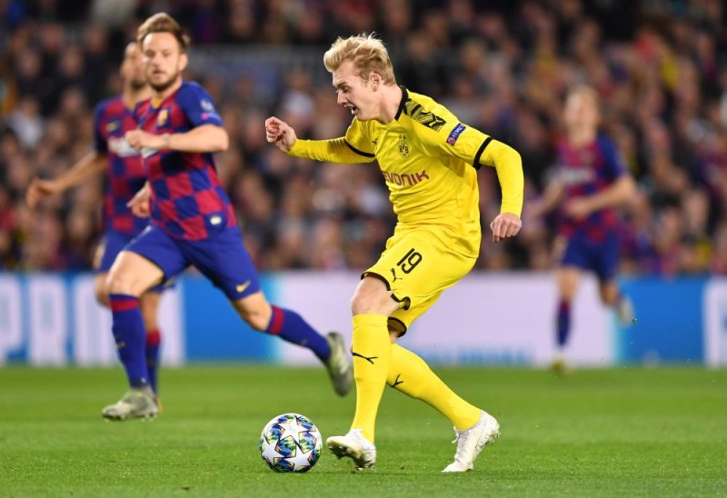 «في مباراته الـ700».. ميسي يقود برشلونة لدور الـ16 بدوري الأبطال