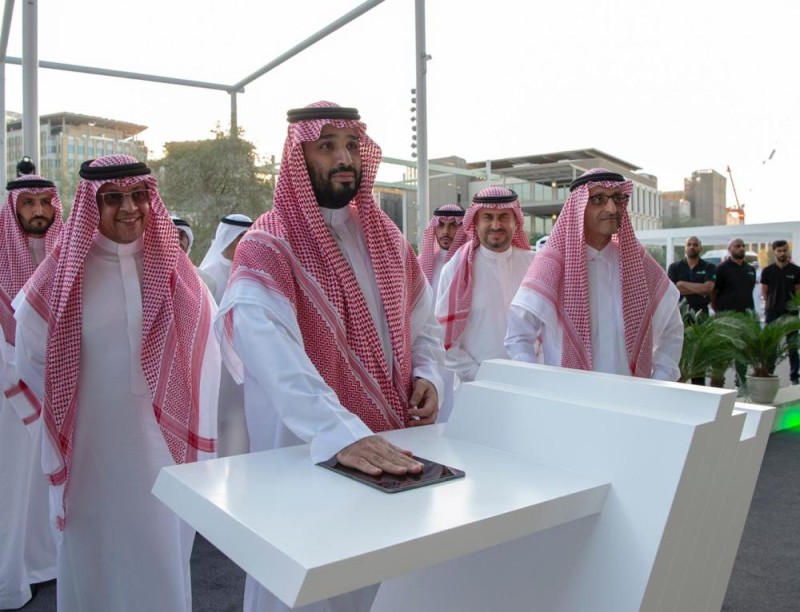 ولي العهد يزور معرض إكسبو 2020 في دبي