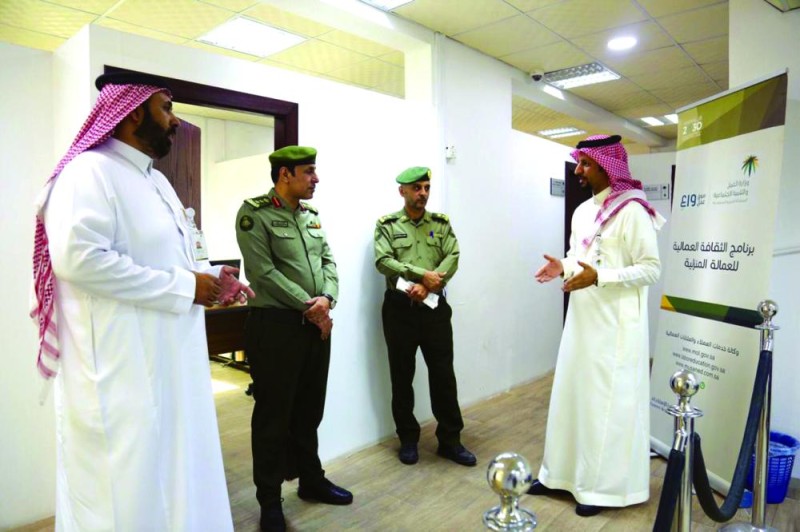 تعاون بين «العمل» و«الجوازات» لإنهاء إجراءات العملاء
