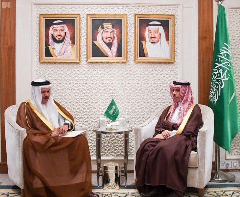 وزير الخارجية يستقبل الأمين العام لمجلس التعاون 