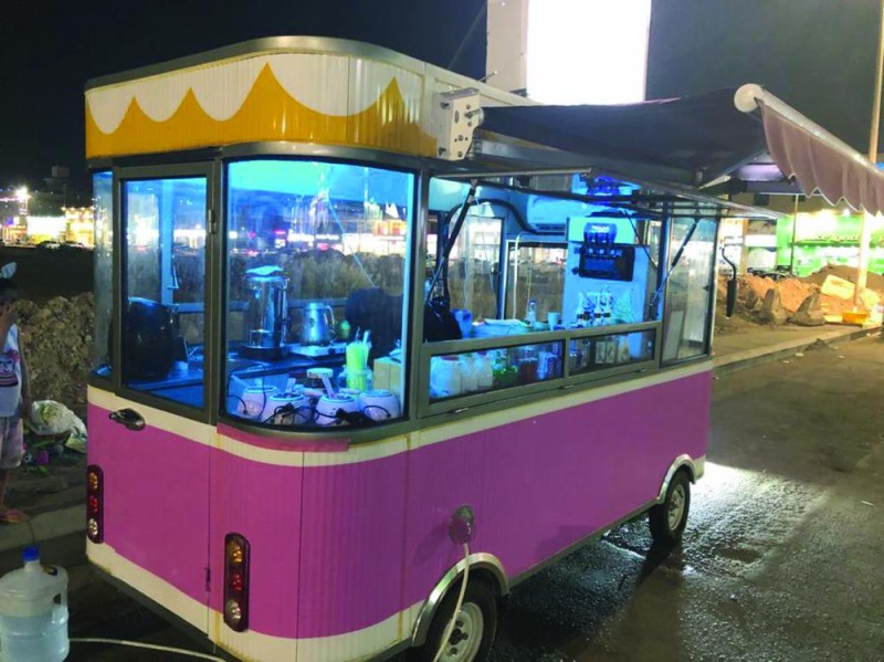 خريجة «الشريعة» تحقق حلمها بعربة الوجبات الخفيفة