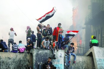متظاهرو العراق يحكمون الناصرية