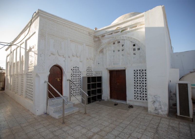 «مسجد النجدي» تحفة معمارية تتوسط جزيرة فرسان