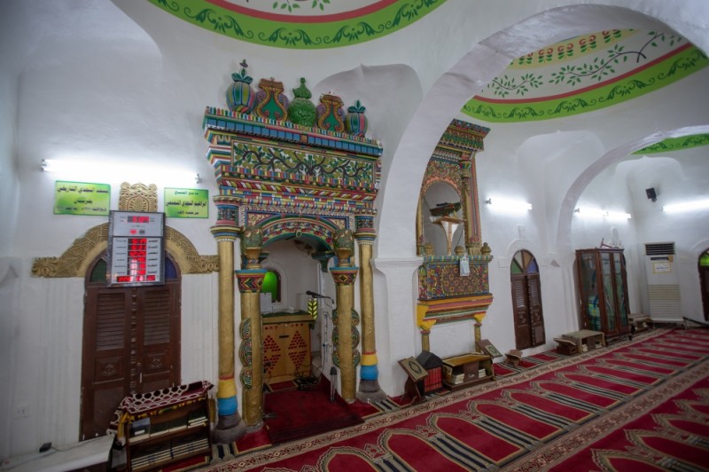 «مسجد النجدي» تحفة معمارية تتوسط جزيرة فرسان
