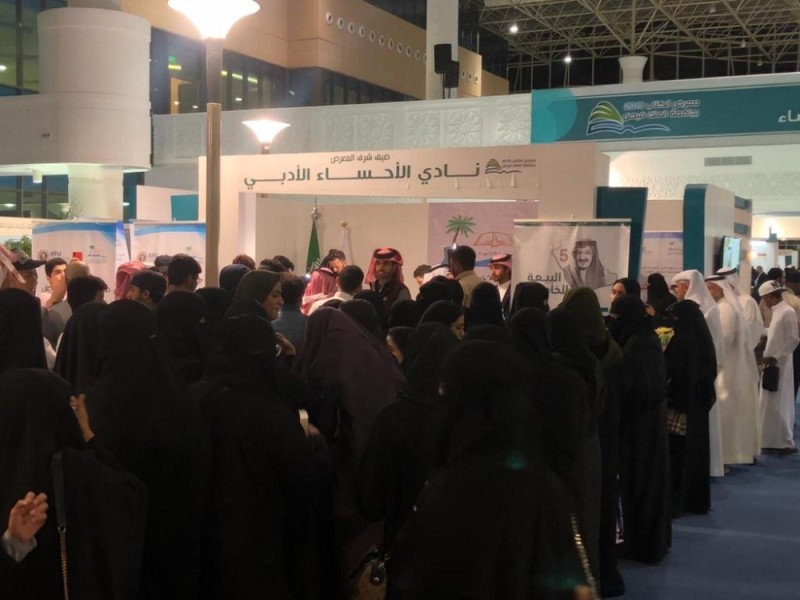 إقبال كبير على أمسية أدبي الأحساء