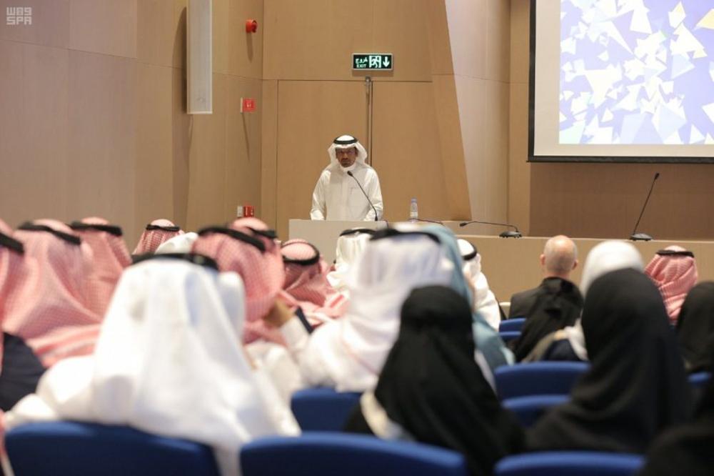 «أكاديمية القيادة» تحتفل بـ 60 خريجاً من القطاع الخاص 